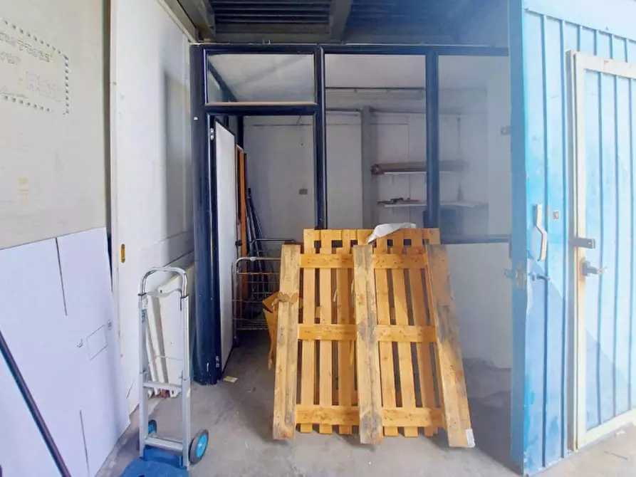 Immagine 9 di Capannone industriale in vendita  in Complesso CIS, lotto 220, N. Isola 2 a Nola
