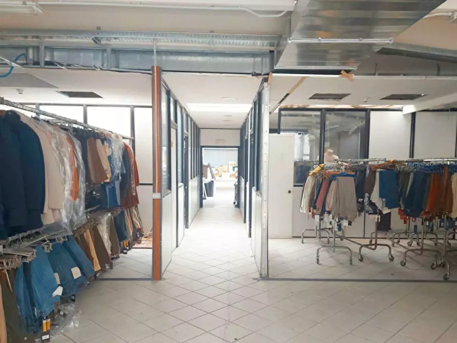 Immagine 14 di Capannone industriale in vendita  in Complesso CIS, lotto 220, N. Isola 2 a Nola