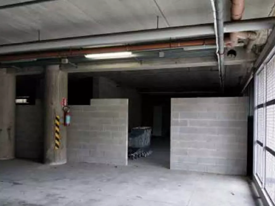 Immagine 6 di Posto auto in vendita  in Via Alberto Dominutti, N. 6 a Verona