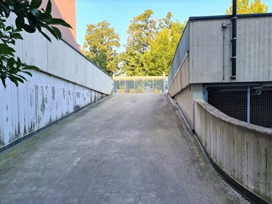 Immagine 11 di Posto auto in vendita  in Via Alberto Dominutti, N. 6 a Verona