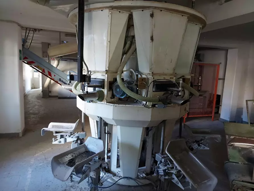 Immagine 12 di Capannone industriale in vendita  in via Cignani, N. 4 a San Giuliano Terme