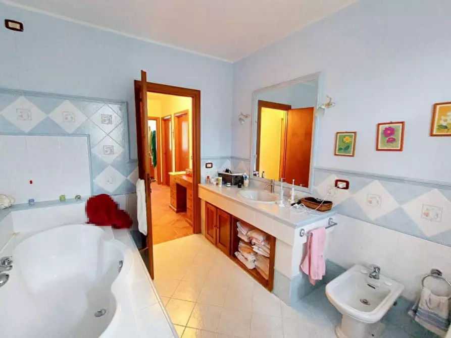 Immagine 10 di Casa indipendente in vendita  in Loc. Macchie, Via Petrarca, N. 42 a Castiglione Del Lago