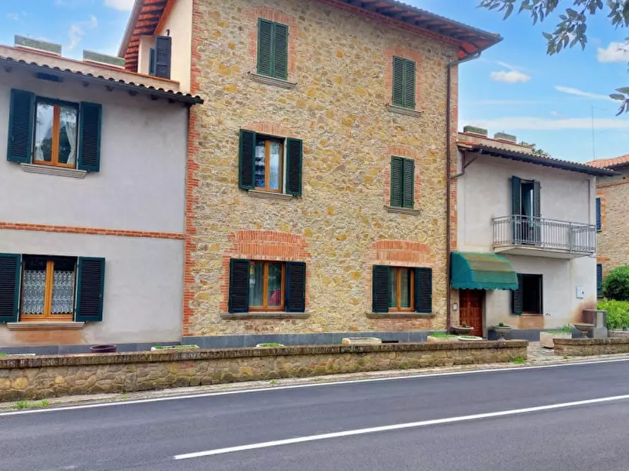 Immagine 2 di Palazzo in vendita  in Loc. Macchie, Via Santa Maria, N. 272 a Castiglione Del Lago