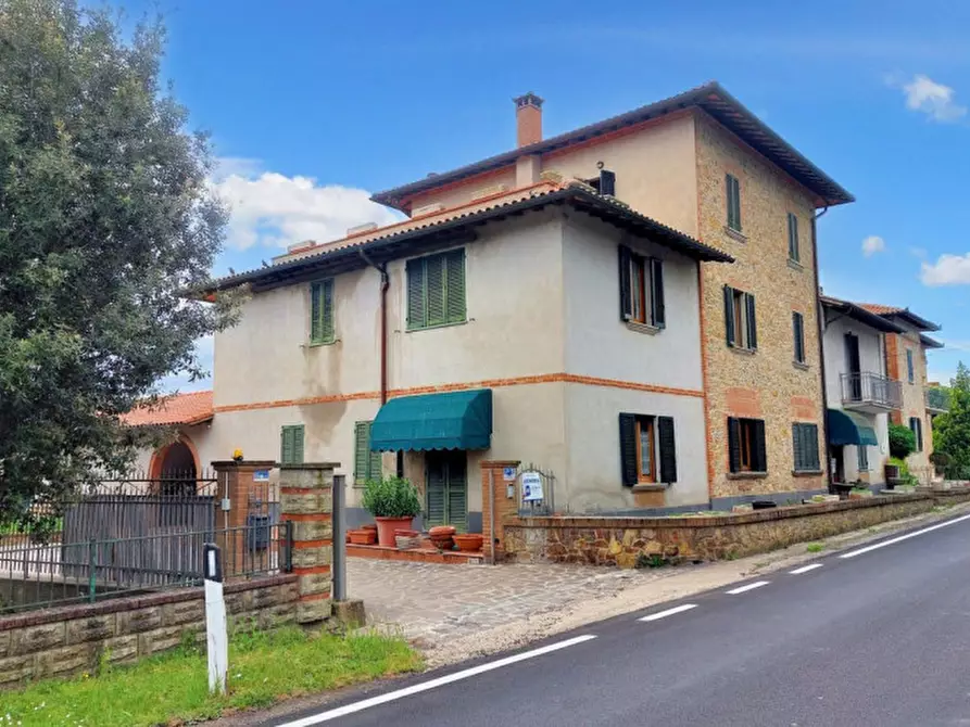 Immagine 3 di Palazzo in vendita  in Loc. Macchie, Via Santa Maria, N. 272 a Castiglione Del Lago