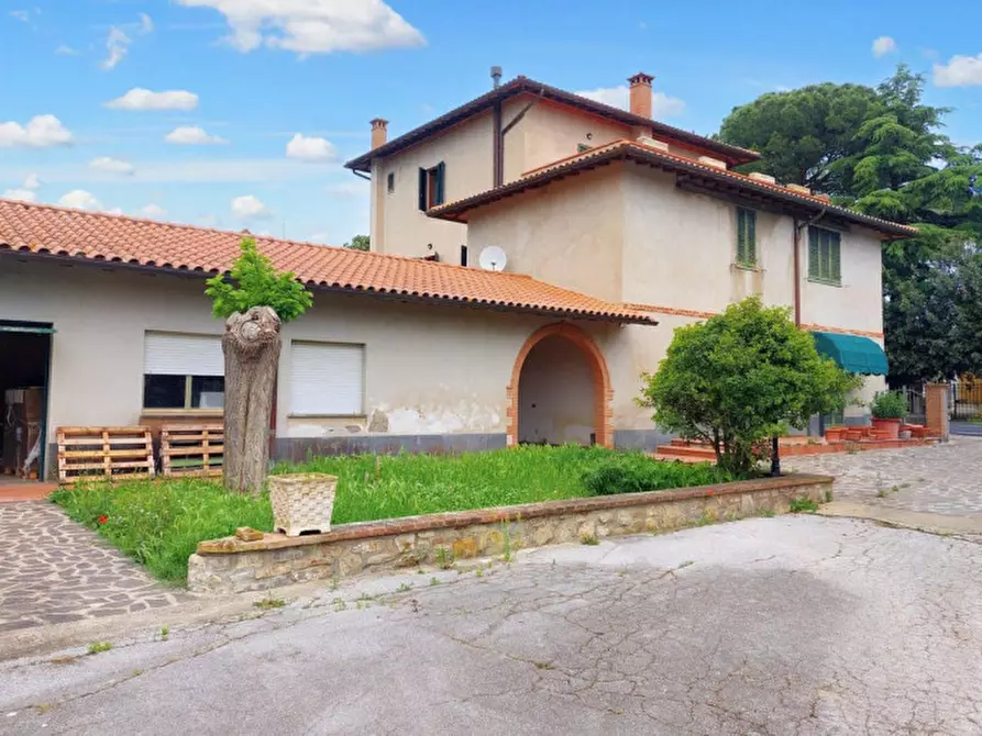 Immagine 5 di Palazzo in vendita  in Loc. Macchie, Via Santa Maria, N. 272 a Castiglione Del Lago