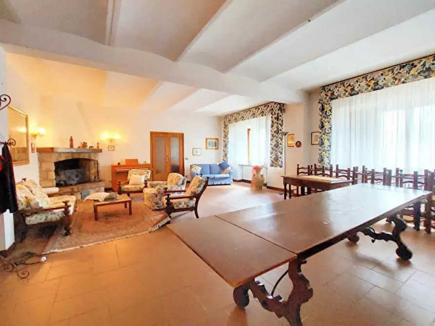 Immagine 10 di Palazzo in vendita  in Loc. Macchie, Via Santa Maria, N. 272 a Castiglione Del Lago