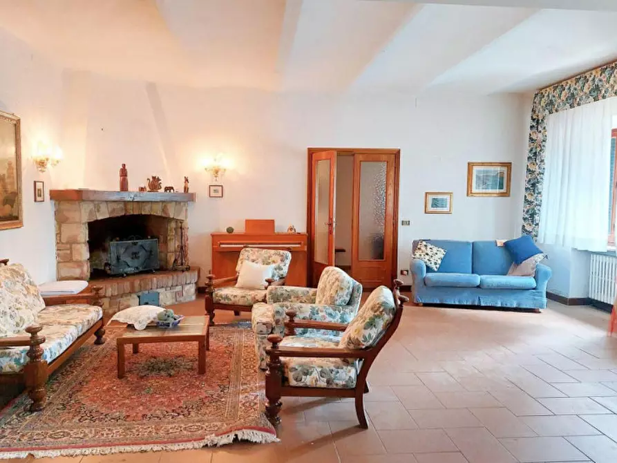 Immagine 11 di Palazzo in vendita  in Loc. Macchie, Via Santa Maria, N. 272 a Castiglione Del Lago