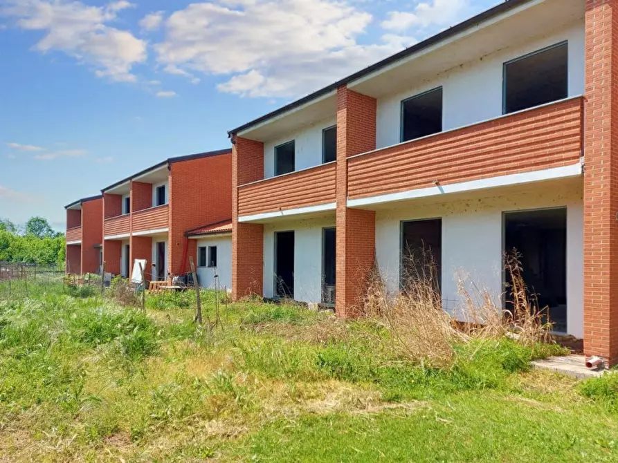 Immagine 11 di Villetta a schiera in vendita  in Via Giovanni Paolo II, N. snc a Valera Fratta