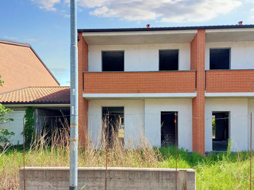 Immagine 1 di Villetta a schiera in vendita  in Via Giovanni Paolo II, N. snc a Valera Fratta
