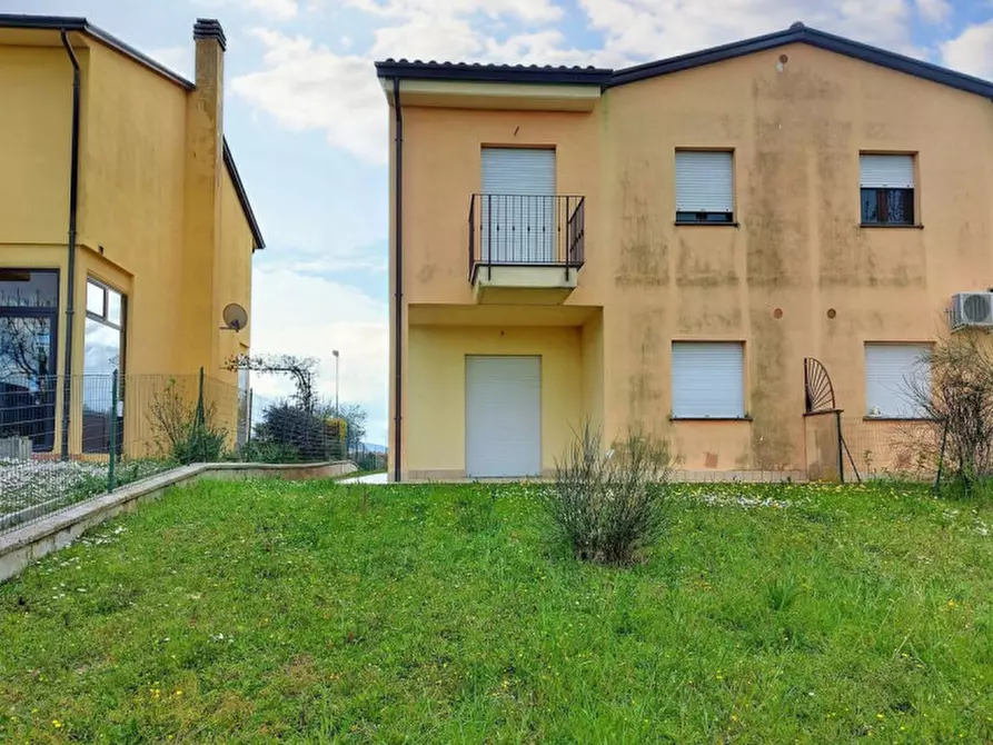 Immagine 6 di Villetta a schiera in vendita  in Via Calabria, N. snc a Gualdo Tadino