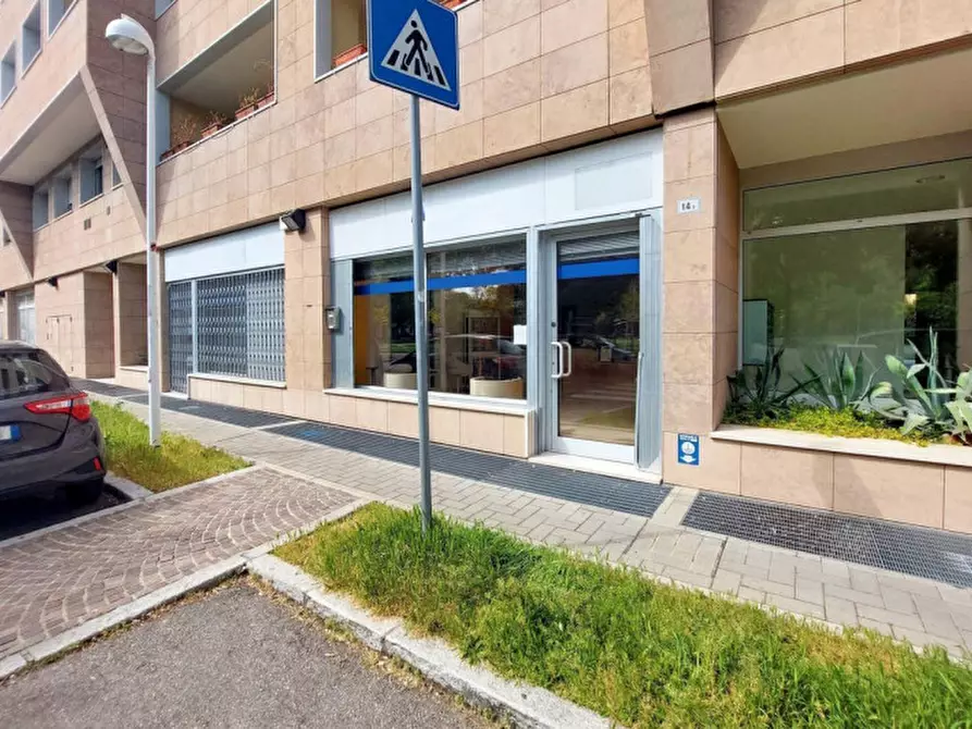 Immagine 4 di Negozio in vendita  in Via Lianori, N. 14 a Bologna