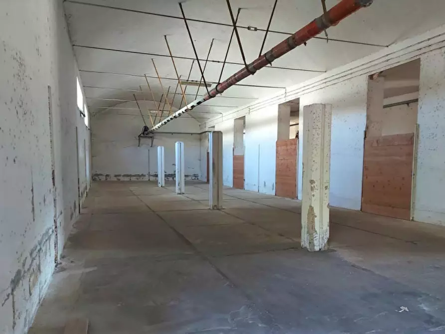 Immagine 2 di Capannone industriale in vendita  in Via Aldo Moro, N. 29-31 a Sanluri