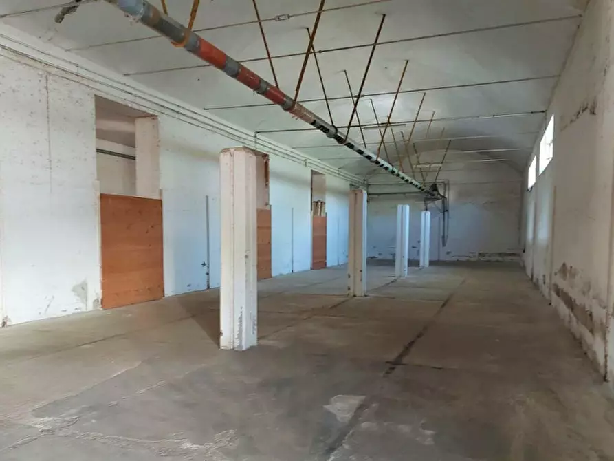 Immagine 4 di Capannone industriale in vendita  in Via Aldo Moro, N. 29-31 a Sanluri