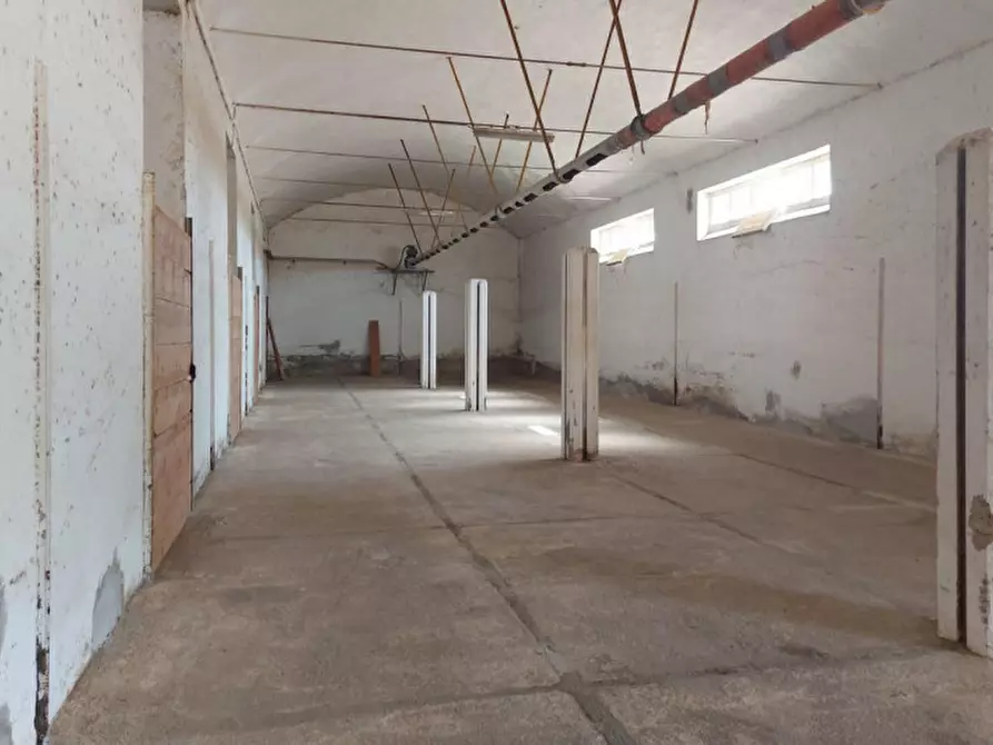 Immagine 8 di Capannone industriale in vendita  in Via Aldo Moro, N. 29-31 a Sanluri