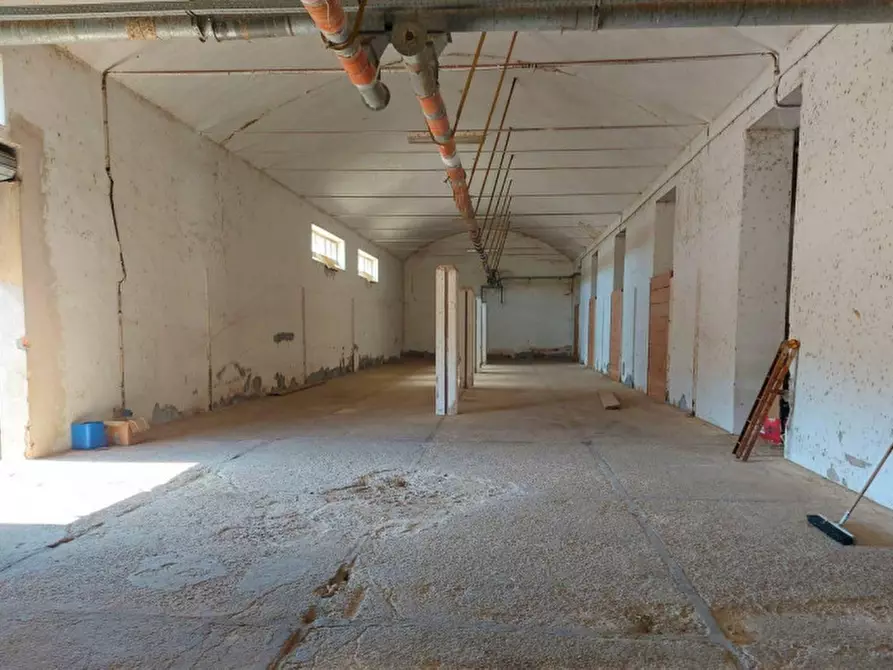 Immagine 10 di Capannone industriale in vendita  in Via Aldo Moro, N. 29-31 a Sanluri