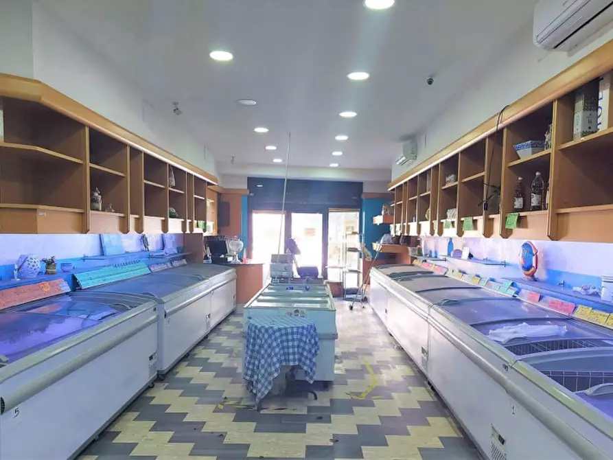 Immagine 2 di Negozio in vendita  in Via Emanuele Filiberto, N. 59 a Formia