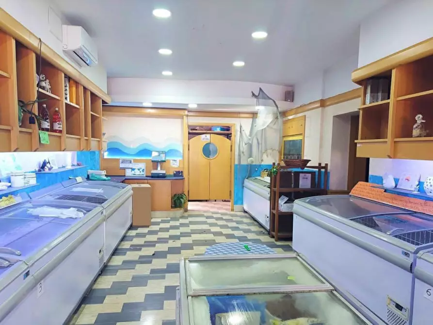 Immagine 3 di Negozio in vendita  in Via Emanuele Filiberto, N. 59 a Formia