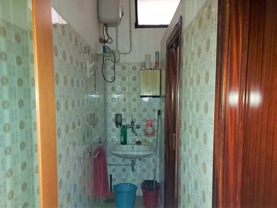 Immagine 5 di Negozio in vendita  in Via Emanuele Filiberto, N. 59 a Formia