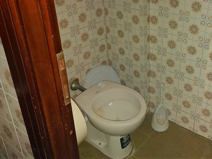 Immagine 7 di Negozio in vendita  in Via Emanuele Filiberto, N. 59 a Formia