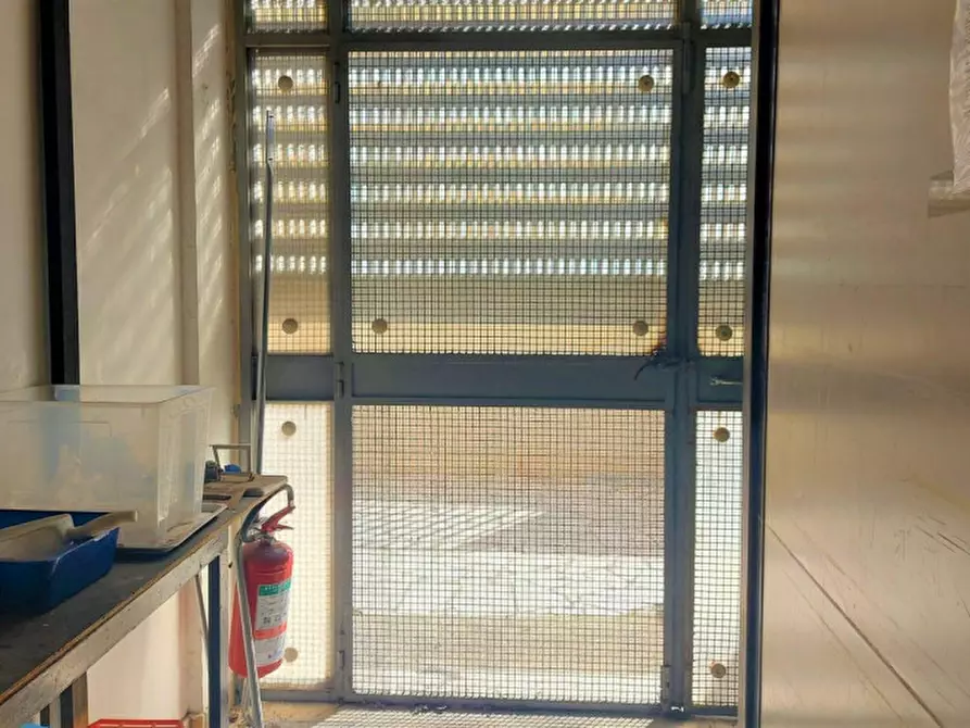 Immagine 8 di Negozio in vendita  in Via Emanuele Filiberto, N. 59 a Formia