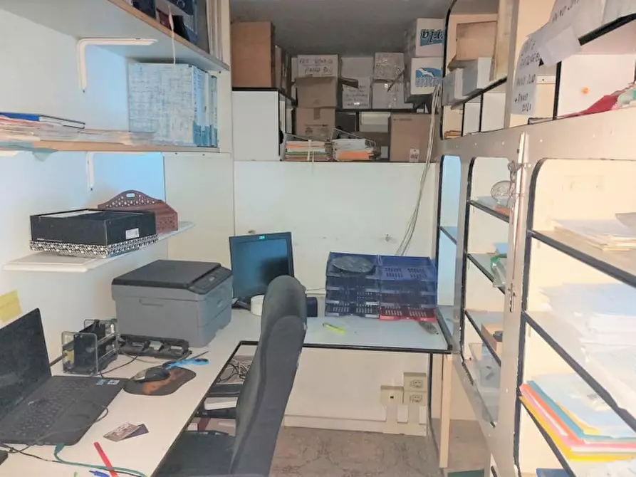 Immagine 9 di Negozio in vendita  in Via Emanuele Filiberto, N. 59 a Formia