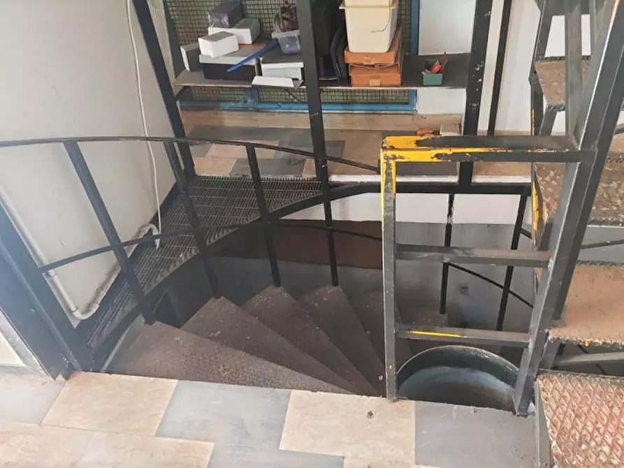 Immagine 10 di Negozio in vendita  in Via Emanuele Filiberto, N. 59 a Formia