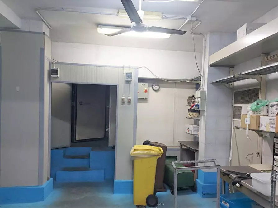 Immagine 12 di Negozio in vendita  in Via Emanuele Filiberto, N. 59 a Formia