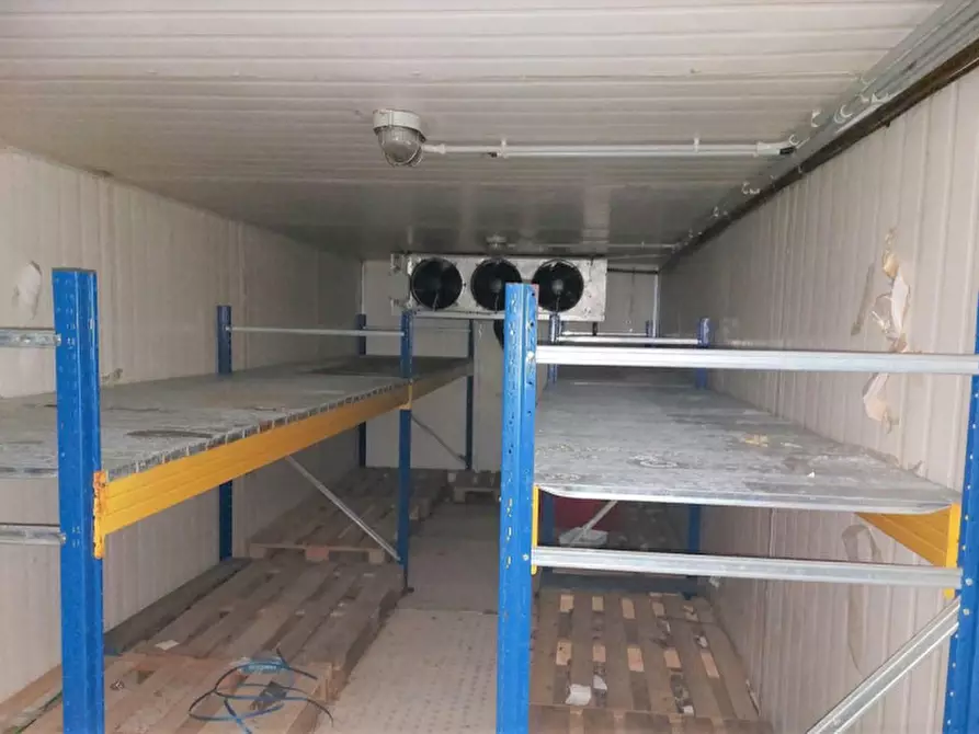 Immagine 14 di Negozio in vendita  in Via Emanuele Filiberto, N. 59 a Formia