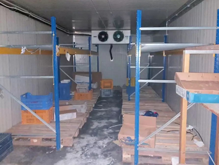 Immagine 15 di Negozio in vendita  in Via Emanuele Filiberto, N. 59 a Formia