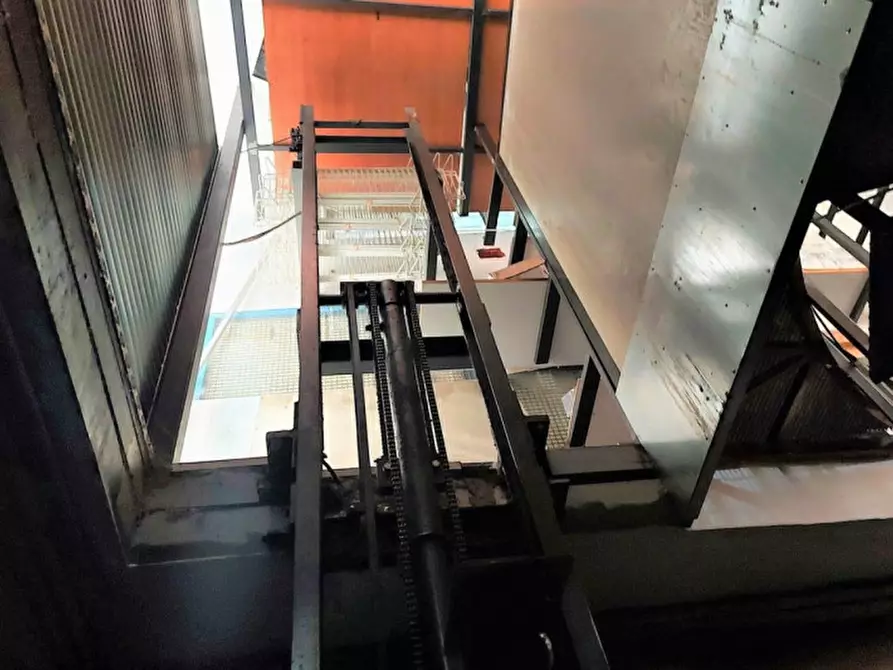 Immagine 19 di Negozio in vendita  in Via Emanuele Filiberto, N. 59 a Formia