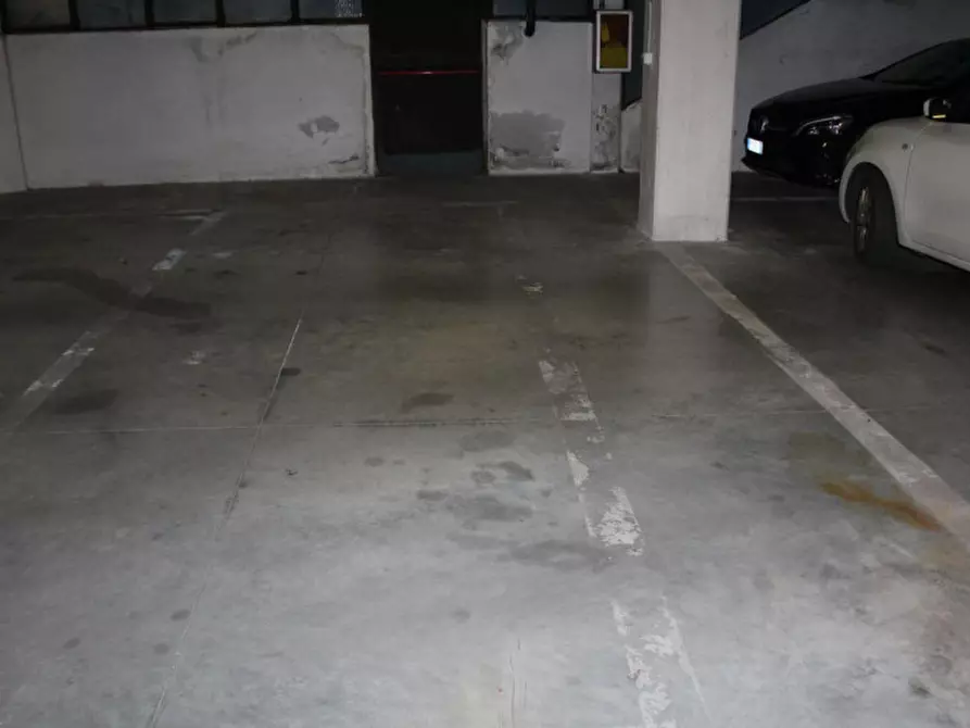 Immagine 1 di Posto auto in vendita  in Viale Montegrappa, N. 278/E a Prato