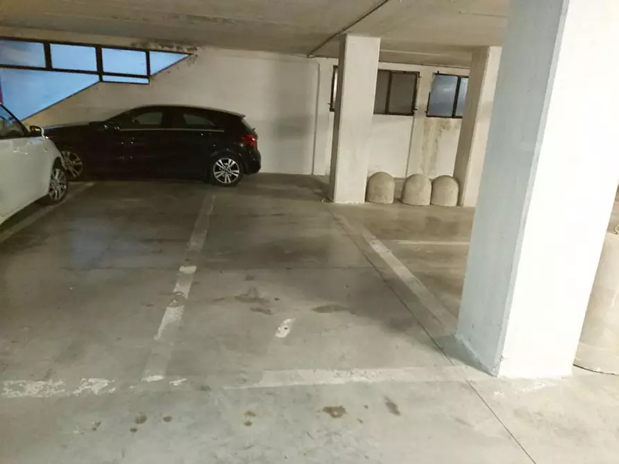 Immagine 1 di Posto auto in vendita  in Viale Montegrappa, N. 278/E a Prato