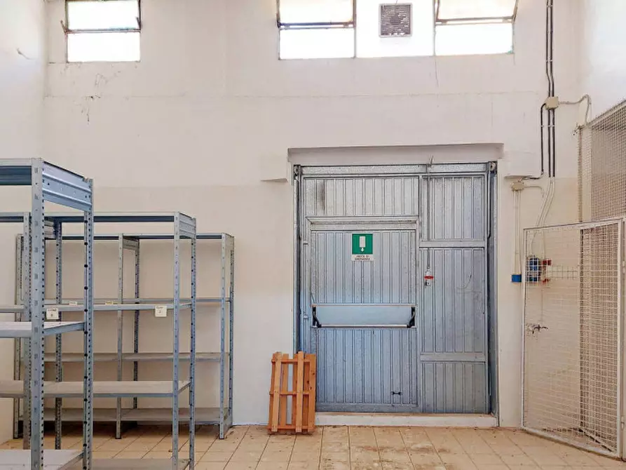 Immagine 8 di Capannone industriale in vendita  in Via Nazionale, N. 235-237 a Serrenti