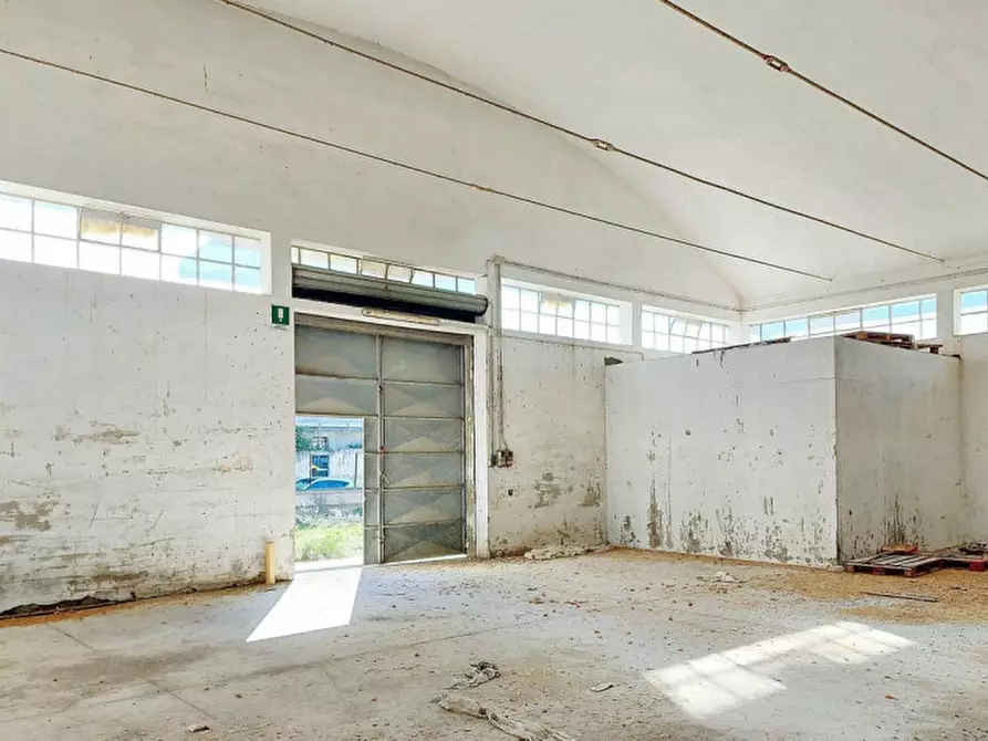 Immagine 2 di Capannone industriale in vendita  in Via Dante Alighieri, N. 128 a Quartu Sant'elena