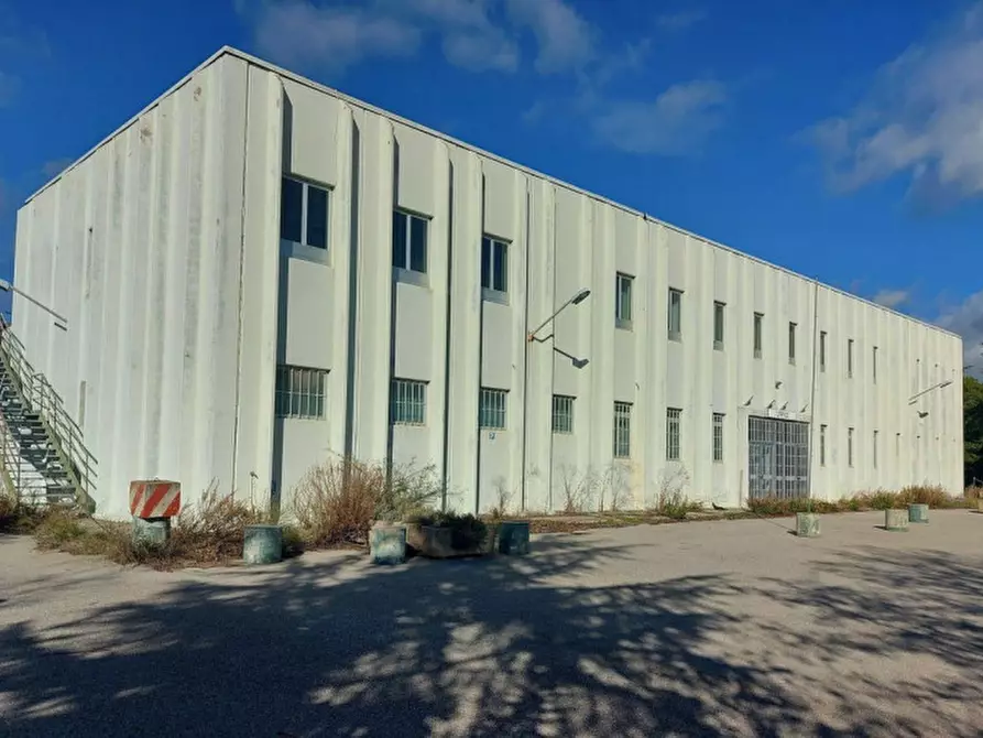 Immagine 1 di Capannone industriale in vendita  in Via Marisa Bellisario, N. 55 a Nuoro