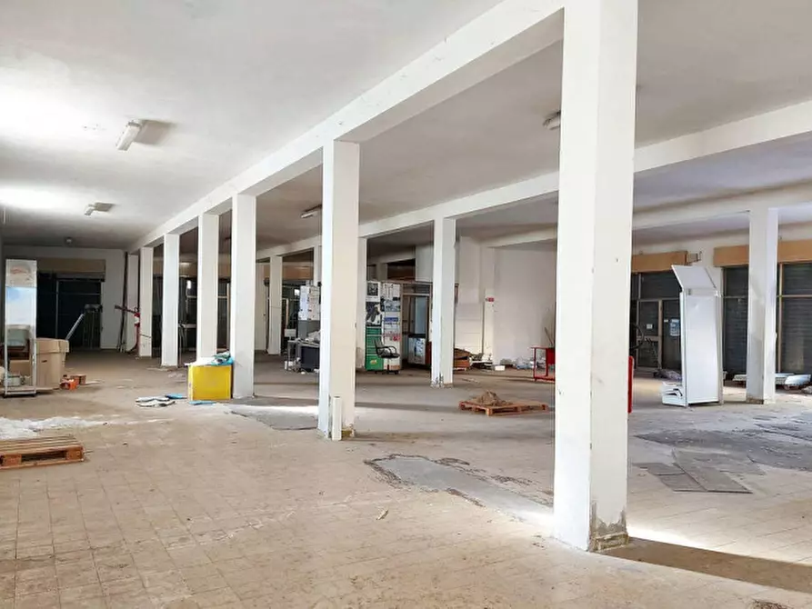 Immagine 2 di Negozio in vendita  in Via Boito, N. 4 a Capoterra