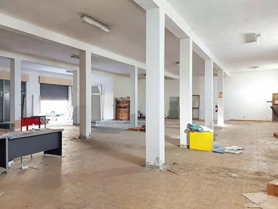 Immagine 4 di Negozio in vendita  in Via Boito, N. 4 a Capoterra