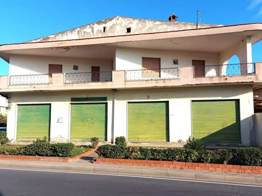 Immagine 5 di Negozio in vendita  in Via Boito, N. 4 a Capoterra