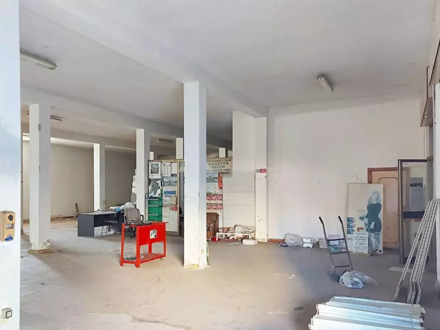 Immagine 6 di Negozio in vendita  in Via Boito, N. 4 a Capoterra