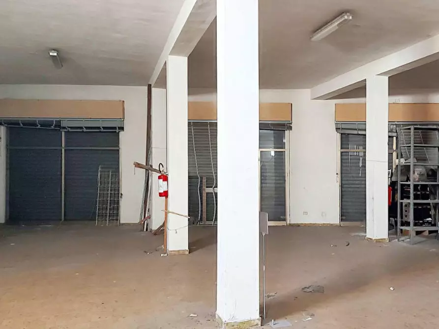 Immagine 7 di Negozio in vendita  in Via Boito, N. 4 a Capoterra