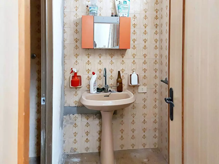 Immagine 8 di Negozio in vendita  in Via Boito, N. 4 a Capoterra