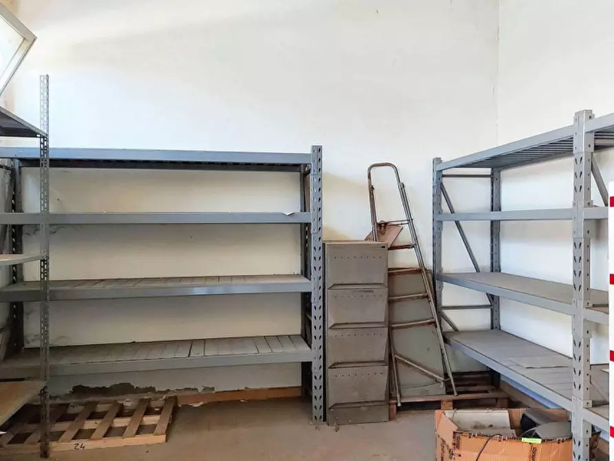 Immagine 11 di Negozio in vendita  in Via Boito, N. 4 a Capoterra