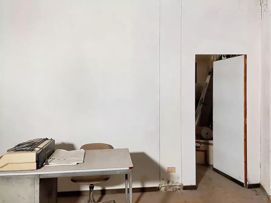 Immagine 16 di Negozio in vendita  in Via Boito, N. 4 a Capoterra