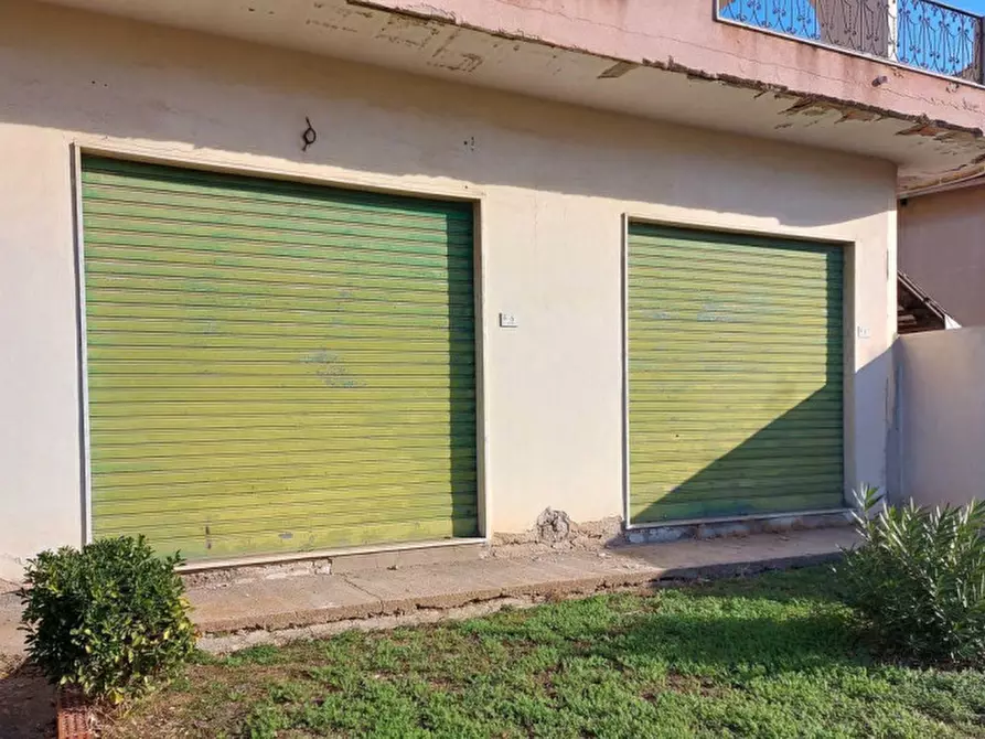 Immagine 17 di Negozio in vendita  in Via Boito, N. 4 a Capoterra