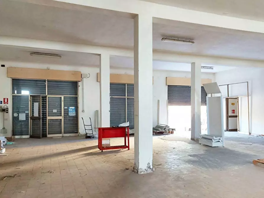 Immagine 18 di Negozio in vendita  in Via Boito, N. 4 a Capoterra