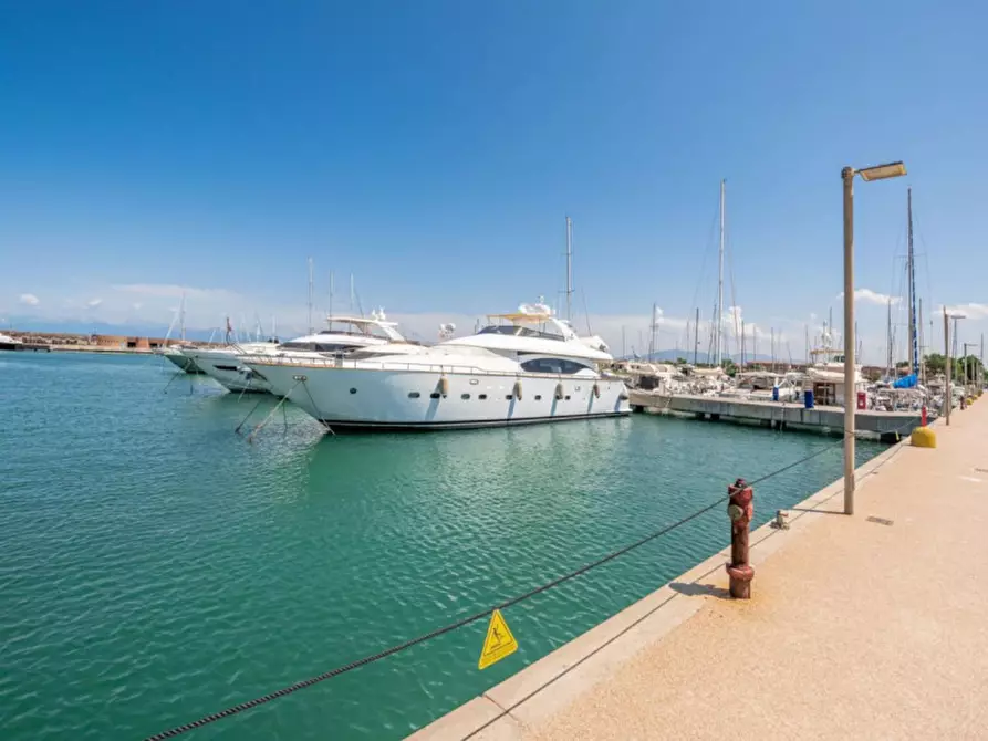 Immagine 10 di Posto auto in vendita  in Marina di Pisa, N. snc a Pisa