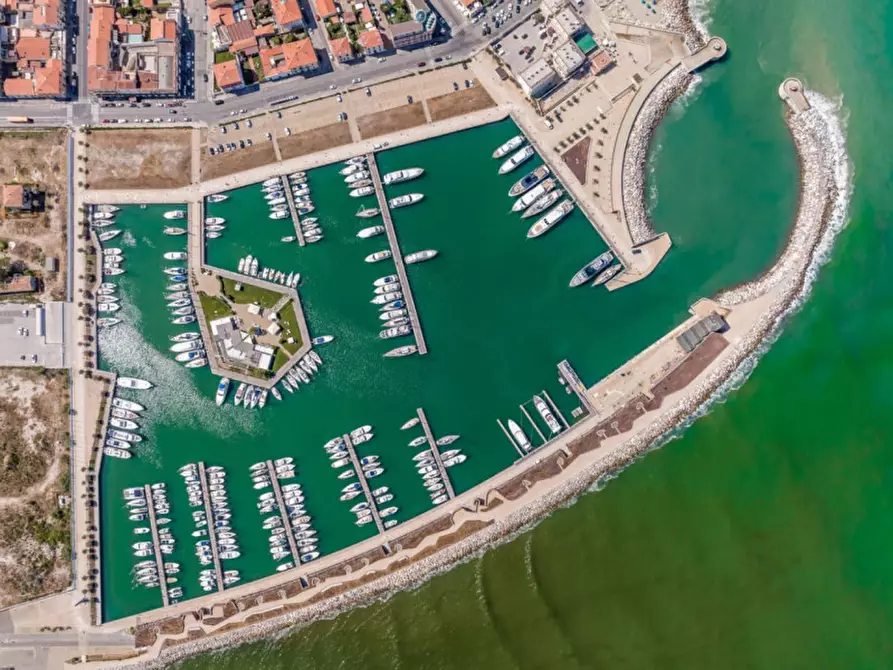 Immagine 2 di Posto auto in vendita  in Marina di Pisa, N. snc a Pisa