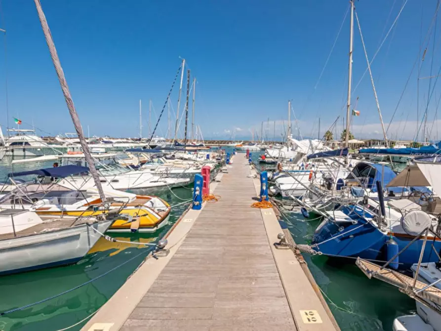 Immagine 13 di Posto auto in vendita  in Marina di Pisa, N. snc a Pisa
