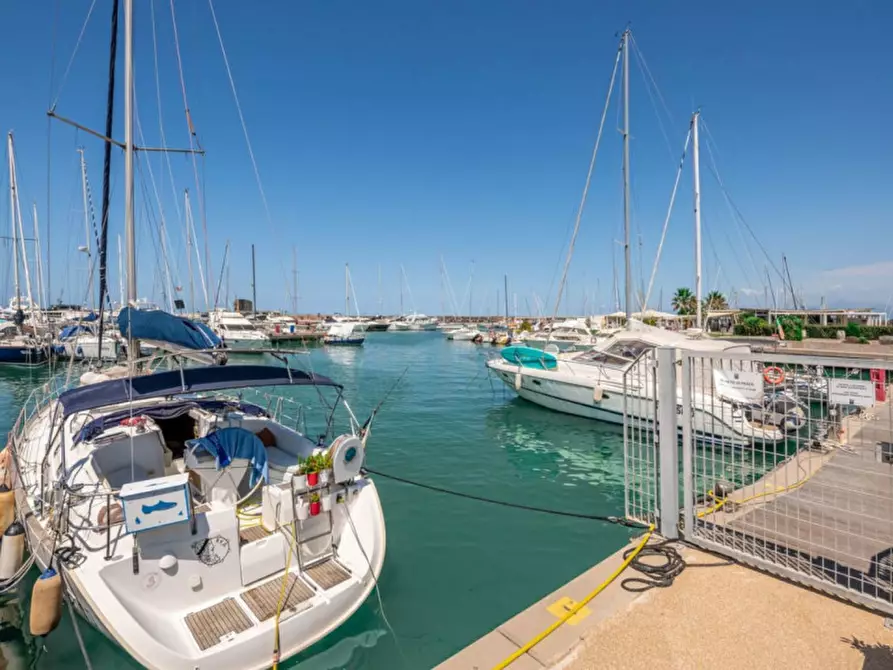 Immagine 15 di Posto auto in vendita  in Marina di Pisa, N. snc a Pisa