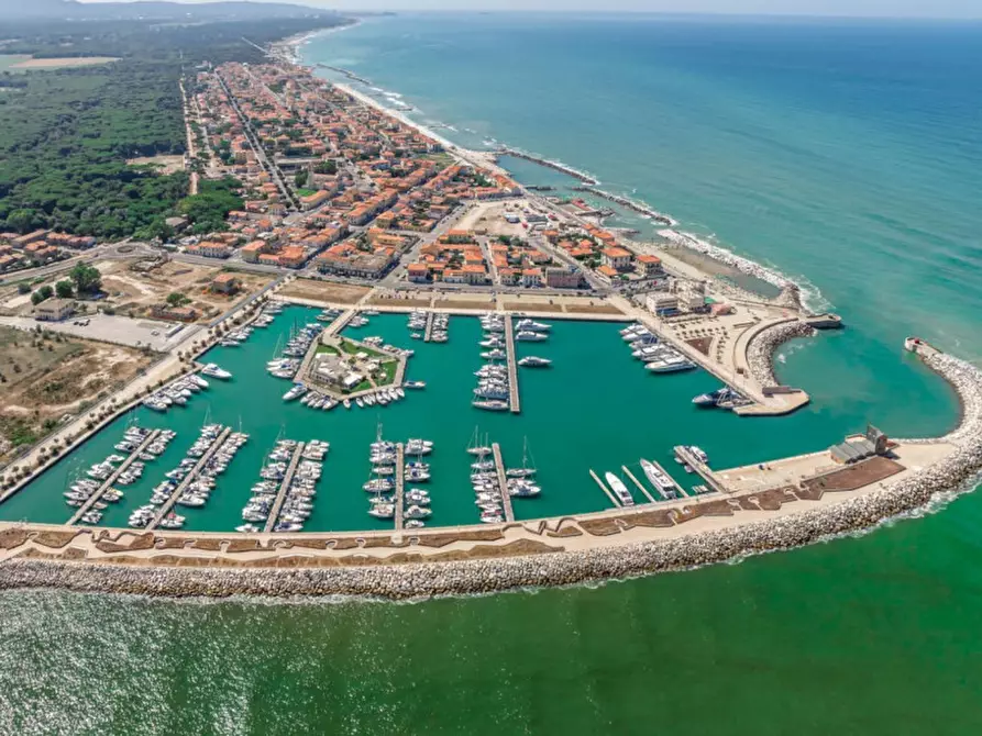 Immagine 1 di Posto auto in vendita  in Marina di Pisa, N. snc a Pisa
